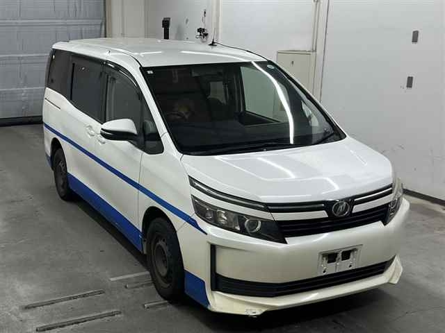 TOYOTA VOXY 2015