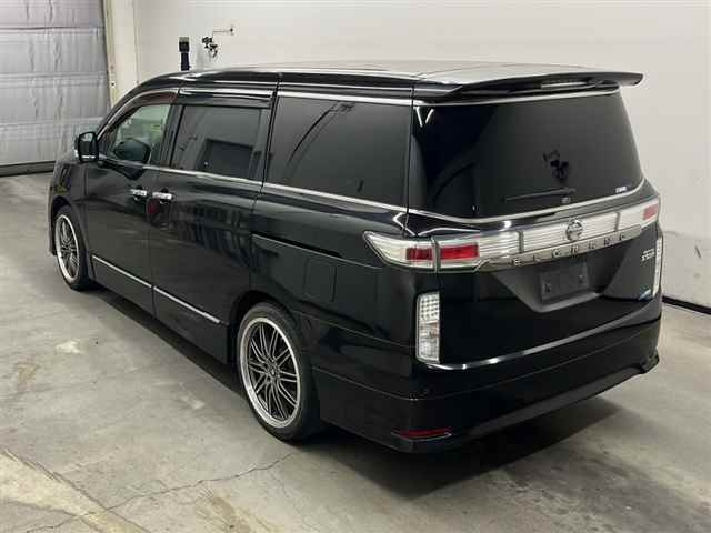 NISSAN ELGRAND 2010