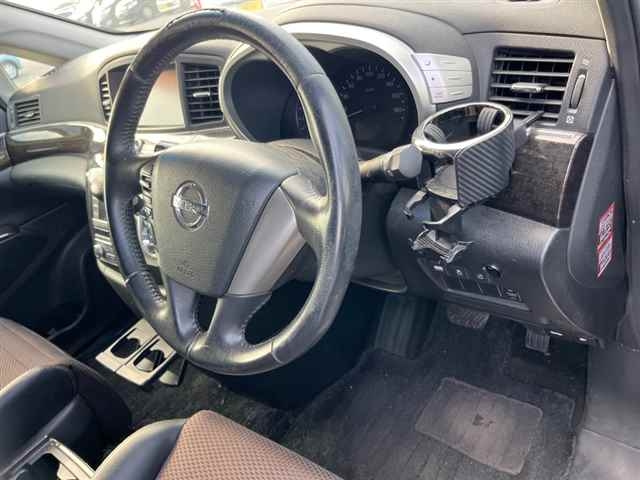 NISSAN ELGRAND 2010