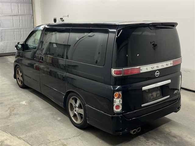 NISSAN ELGRAND 2010