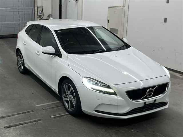 VOLVO V40 2017