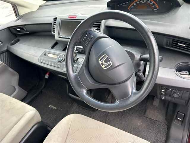 HONDA FREED 2010