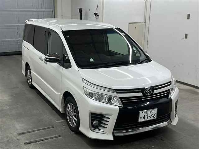 TOYOTA VOXY 2015