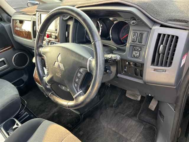 MITSUBISHI DELICA D5 2010