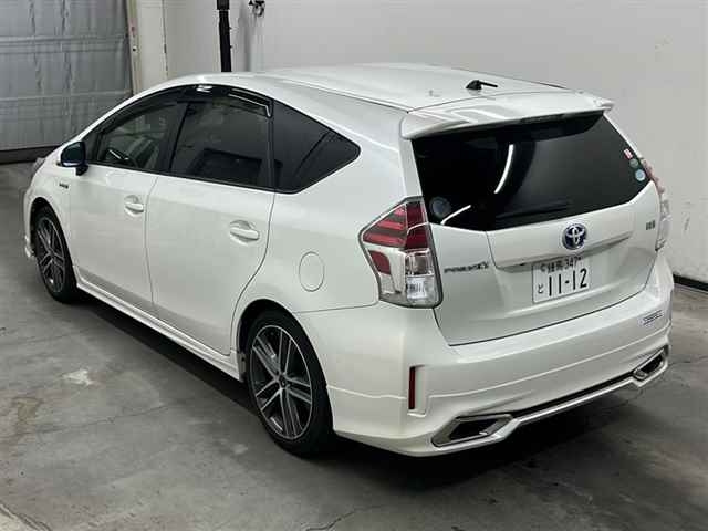 TOYOTA PRIUS ALPHA 2015