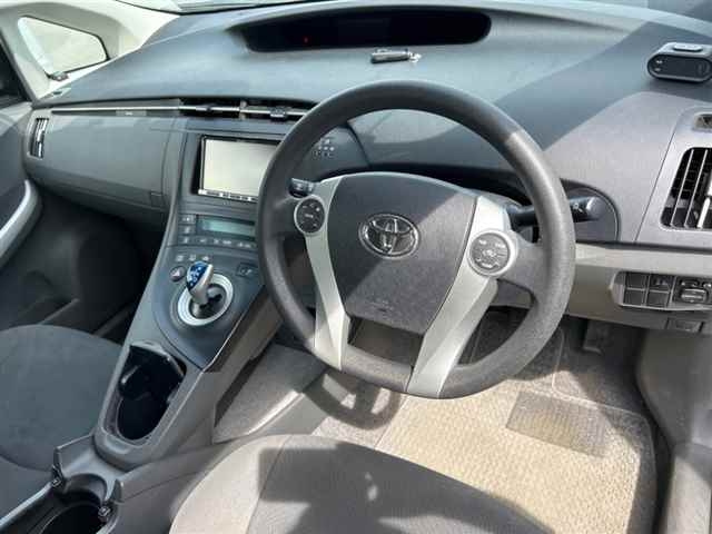 TOYOTA PRIUS 2011