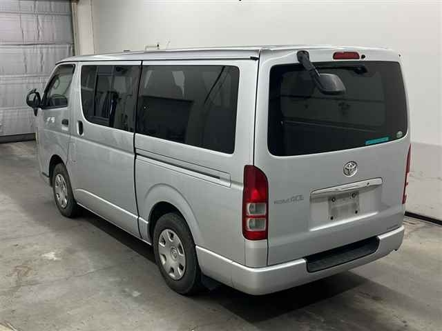 TOYOTA REGIUS ACE VAN 2010