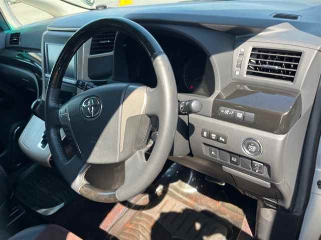 TOYOTA ALPHARD 2013