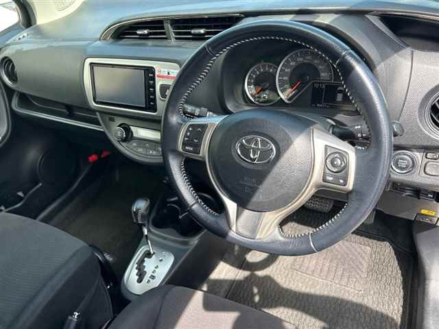 TOYOTA VITZ 2014