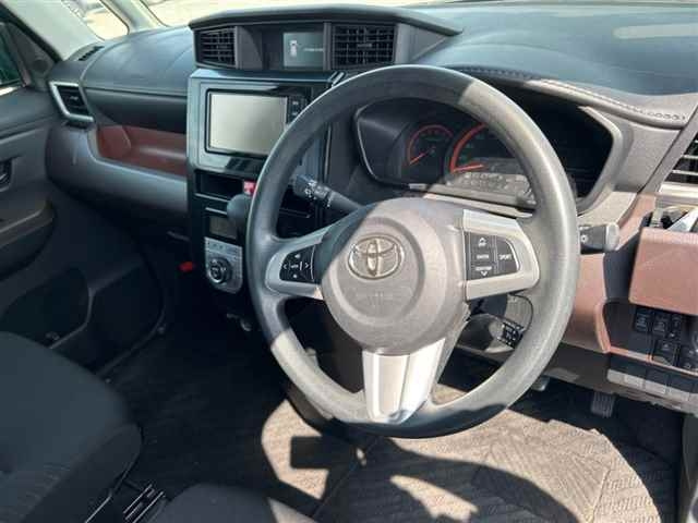TOYOTA ROOMY 2016