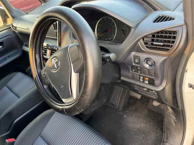 TOYOTA NOAH 2016