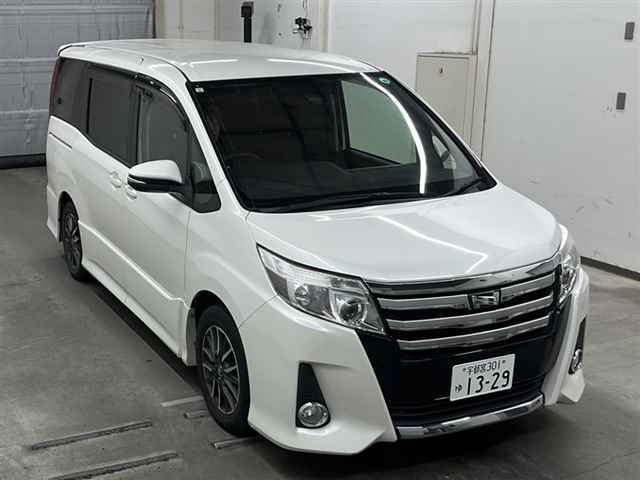 TOYOTA NOAH 2016