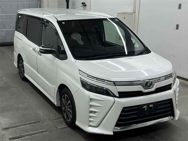 TOYOTA VOXY 2018