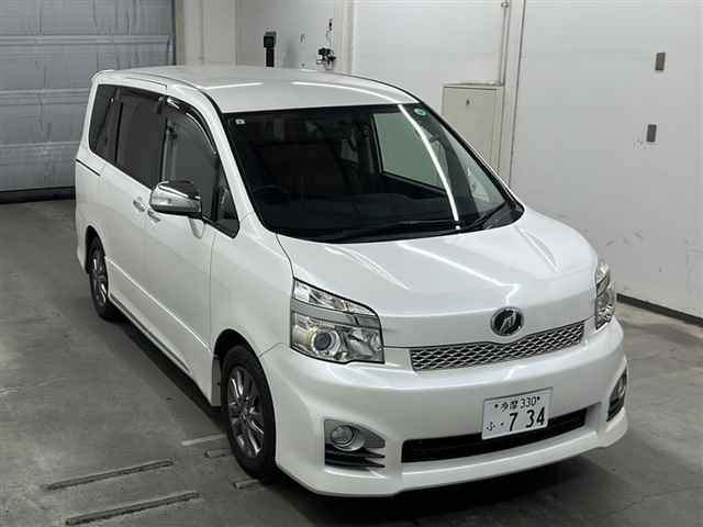 TOYOTA VOXY 2013