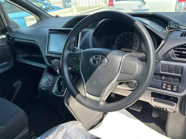 TOYOTA VOXY 2016