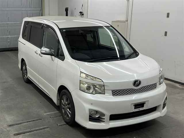 TOYOTA VOXY 2011