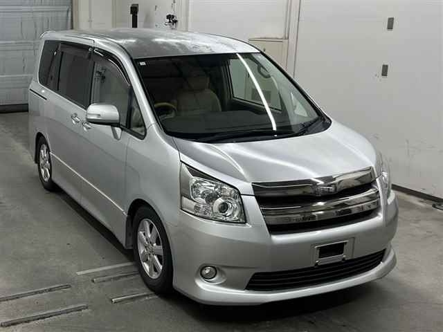 TOYOTA NOAH 2008