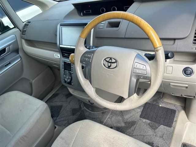 TOYOTA NOAH 2008