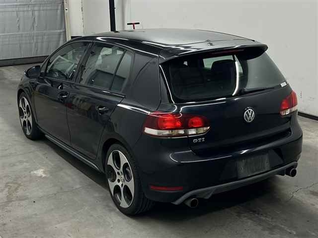 VOLKSWAGEN GOLF 2010