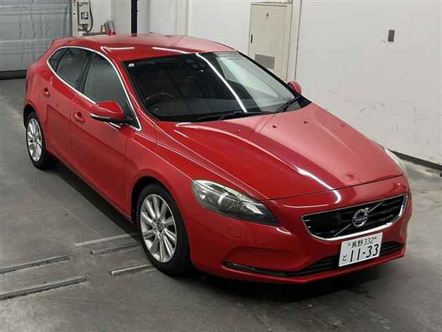 VOLVO V40 2015