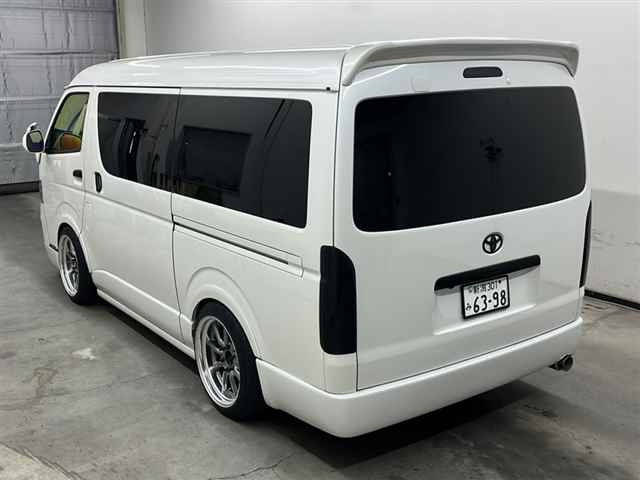 TOYOTA HIACE 2012