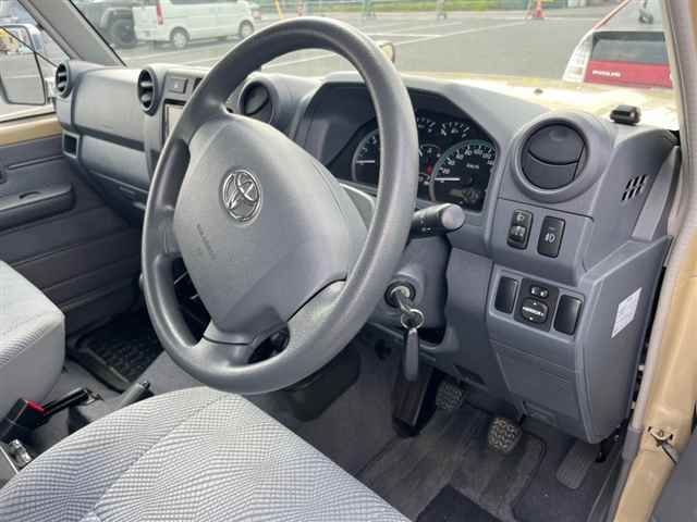 TOYOTA LAND CRUISER 2015