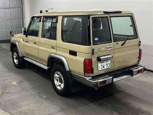 TOYOTA LAND CRUISER 2015