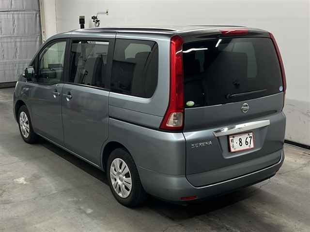 NISSAN SERENA 2010