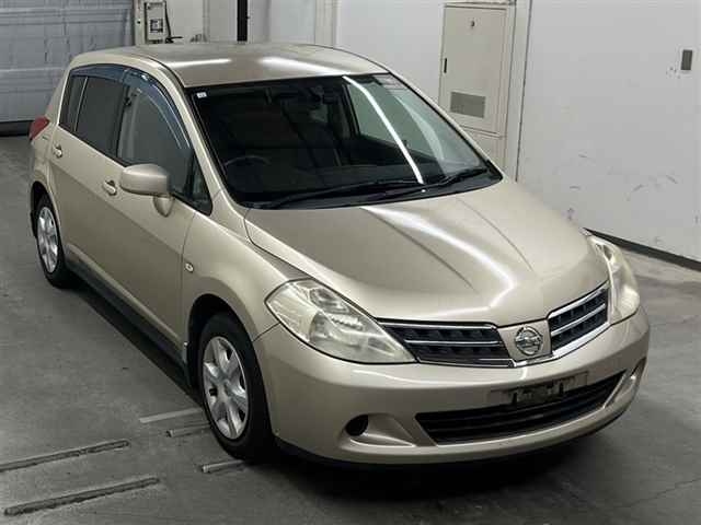 NISSAN TIIDA 2010
