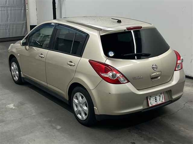 NISSAN TIIDA 2010