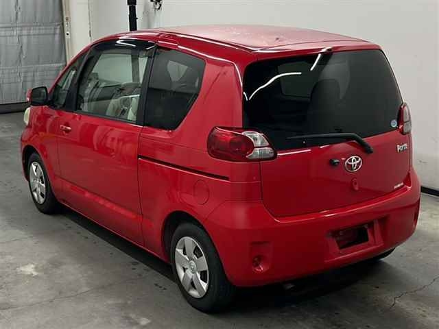 TOYOTA PORTE 2011
