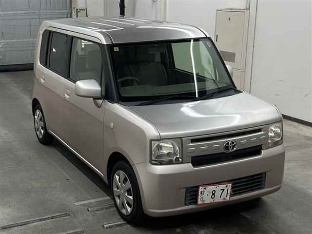 TOYOTA PIXIS SPACE 2012