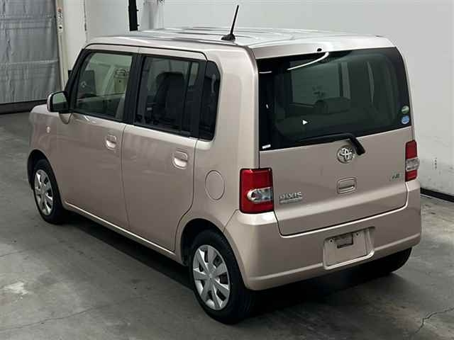 TOYOTA PIXIS SPACE 2012