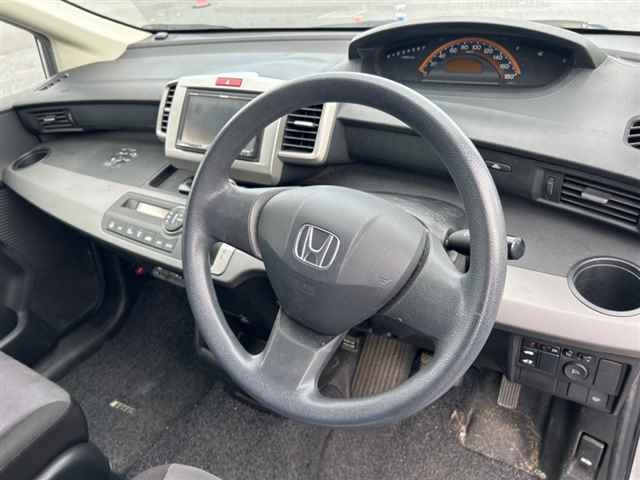 HONDA FREED 2010