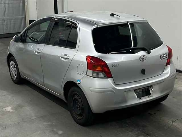 TOYOTA VITZ 2010