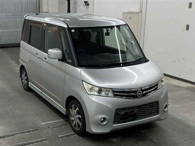 NISSAN ROOX 2013