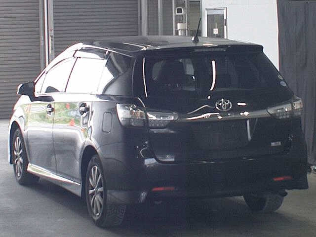 TOYOTA WISH 2013