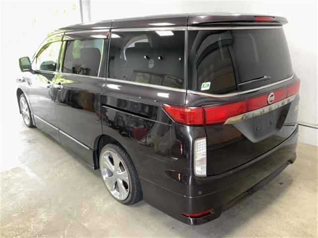 NISSAN ELGRAND 2010