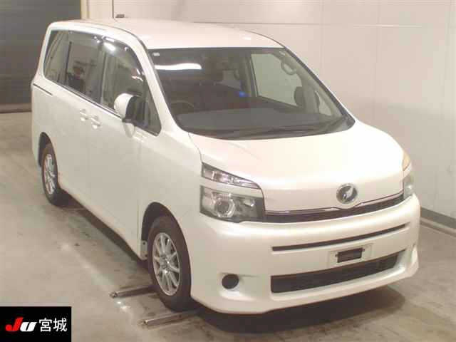 TOYOTA VOXY 2012