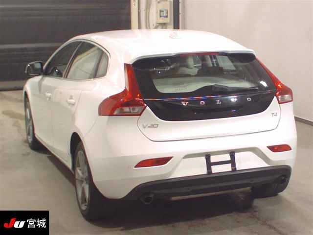 VOLVO V40 2013