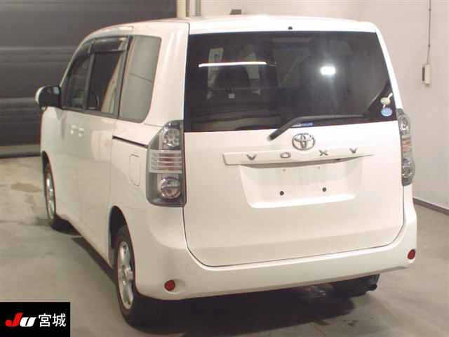TOYOTA VOXY 2009