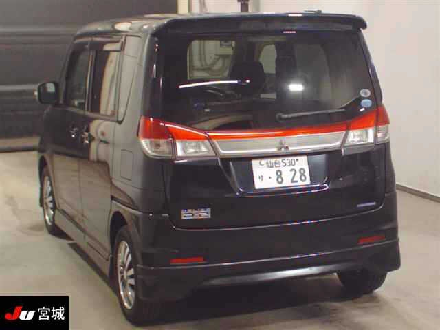 MITSUBISHI DELICA D2 2011