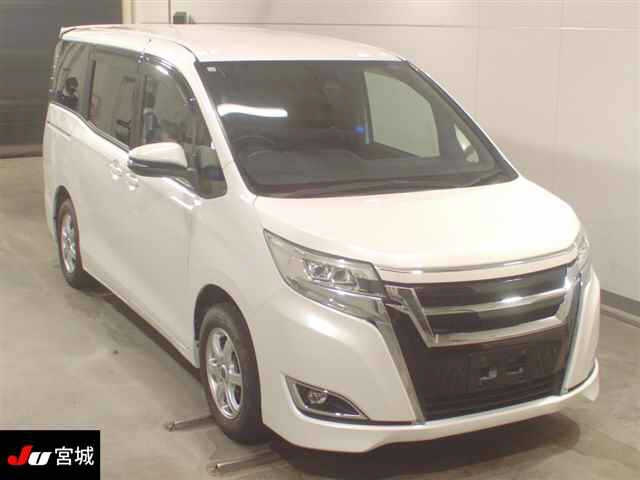 TOYOTA NOAH 2018