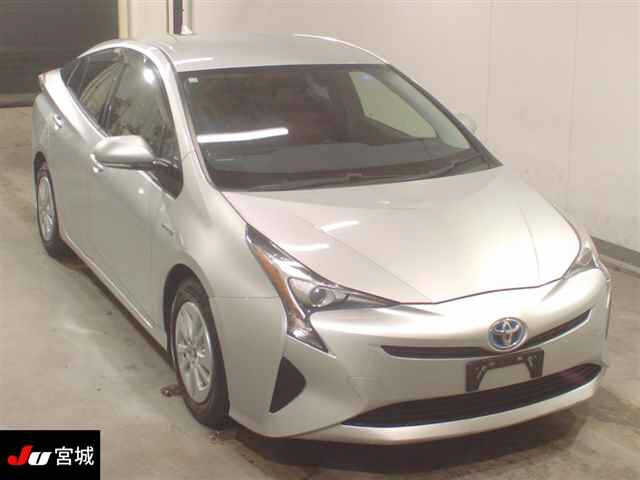 TOYOTA PRIUS 2016