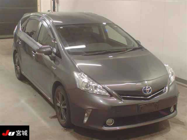 TOYOTA PRIUS ALPHA 2012