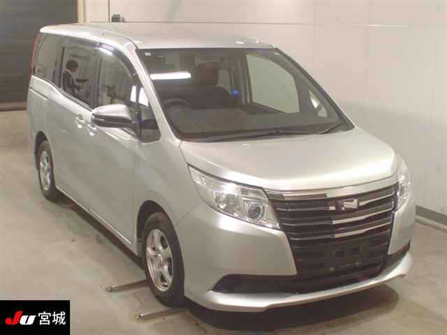 TOYOTA NOAH 2014