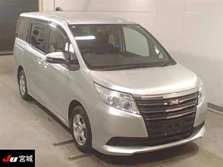 TOYOTA NOAH 2014
