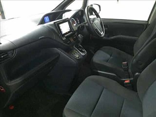 TOYOTA NOAH 2014