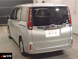 TOYOTA NOAH 2014