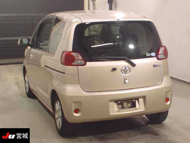 TOYOTA PORTE 2011